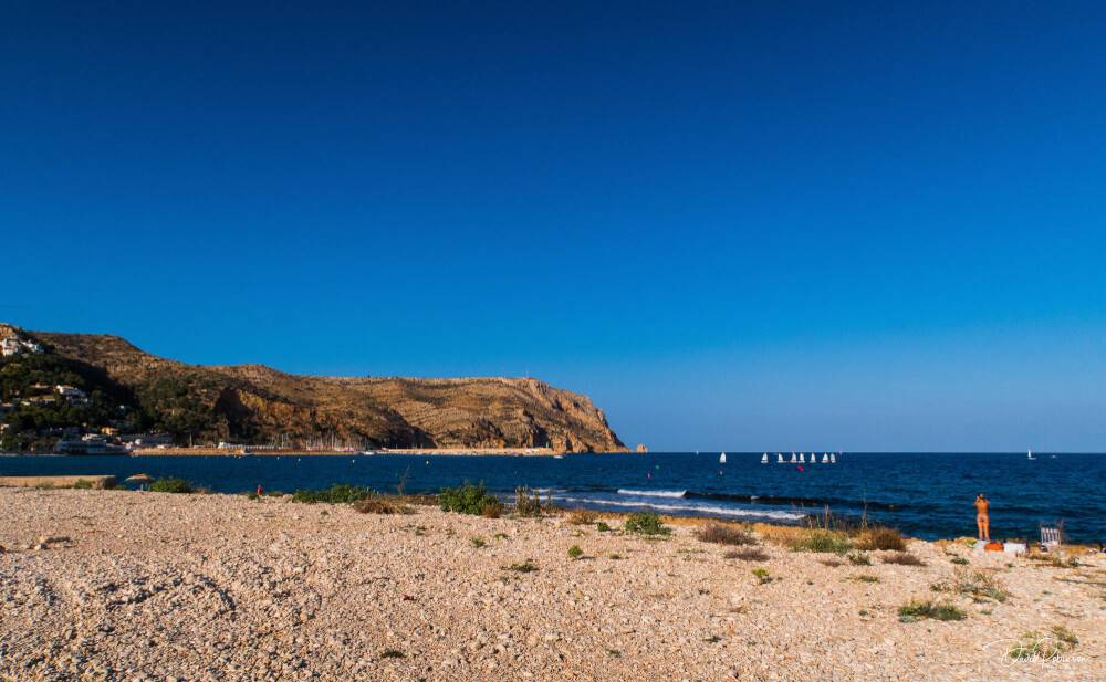 Veleros navegando por la bahía de Jávea