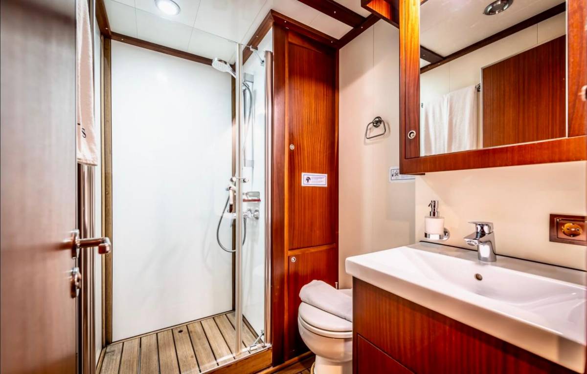 Private bathroom in suite